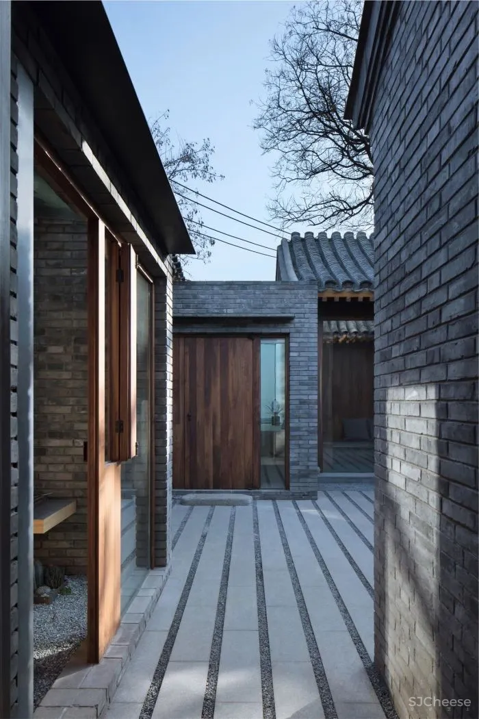 破旧大杂院改造成四合院民宿