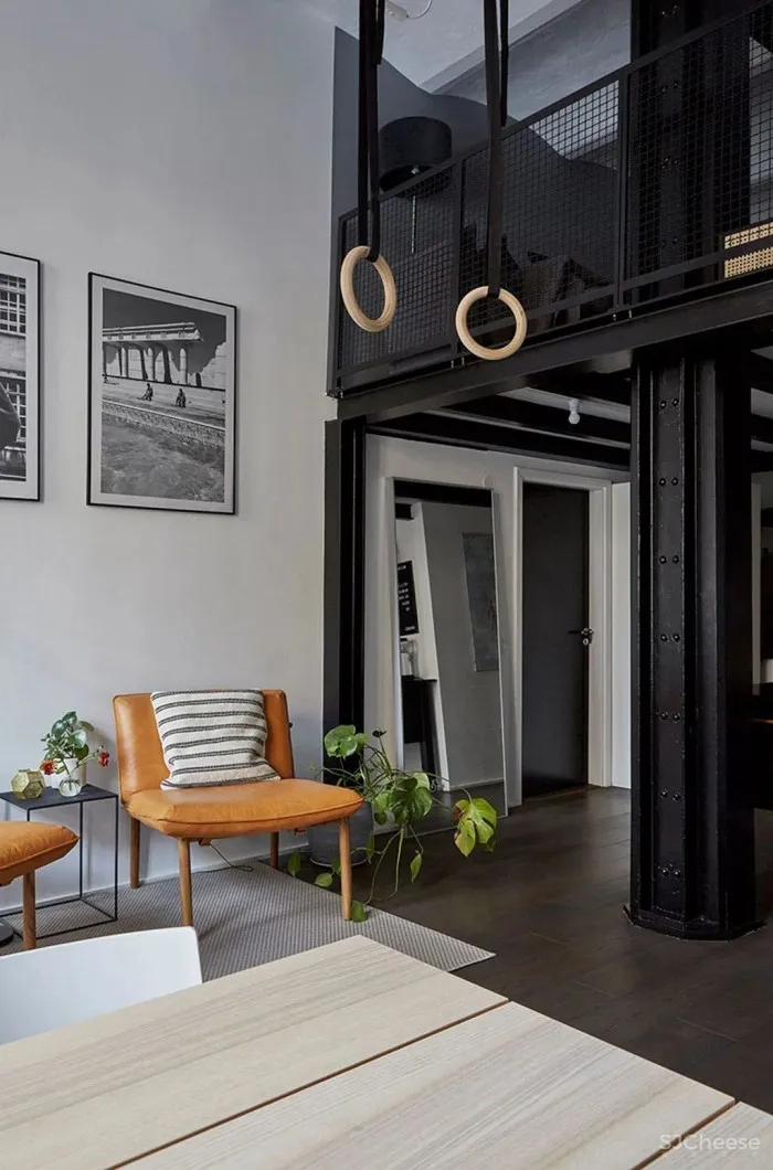 一位女性音乐家在斯德哥尔摩的夹层阁楼公寓（64平方米）