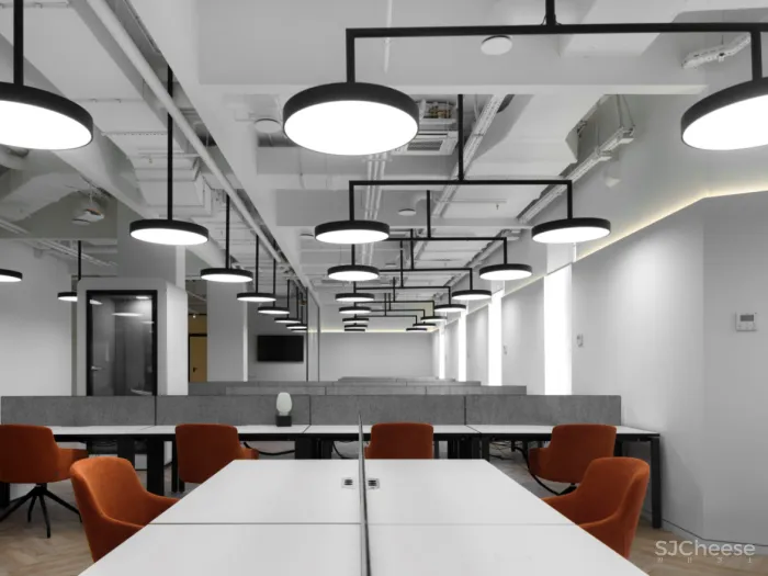 在办公室就能体验登陆太空，竟然有点炫酷！996也能愉快工作了？