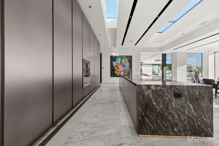 4.2亿比弗利山庄豪宅，1688㎡奢华内饰，光卫生间就14个！