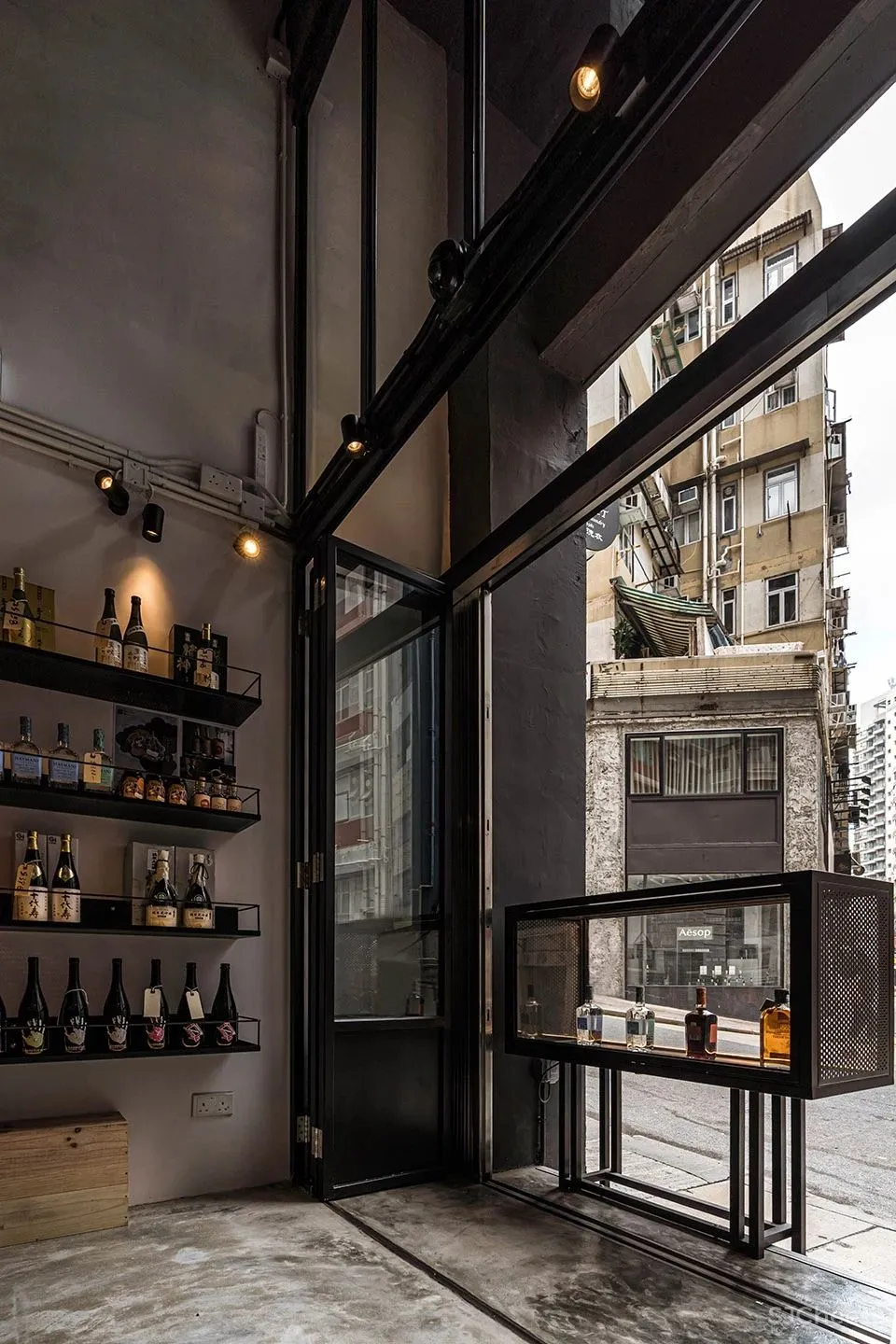 融入中环街景 Dio咖啡馆,香港