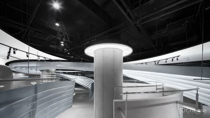 常凯生:莫比乌斯环形缠绕的新体验空间