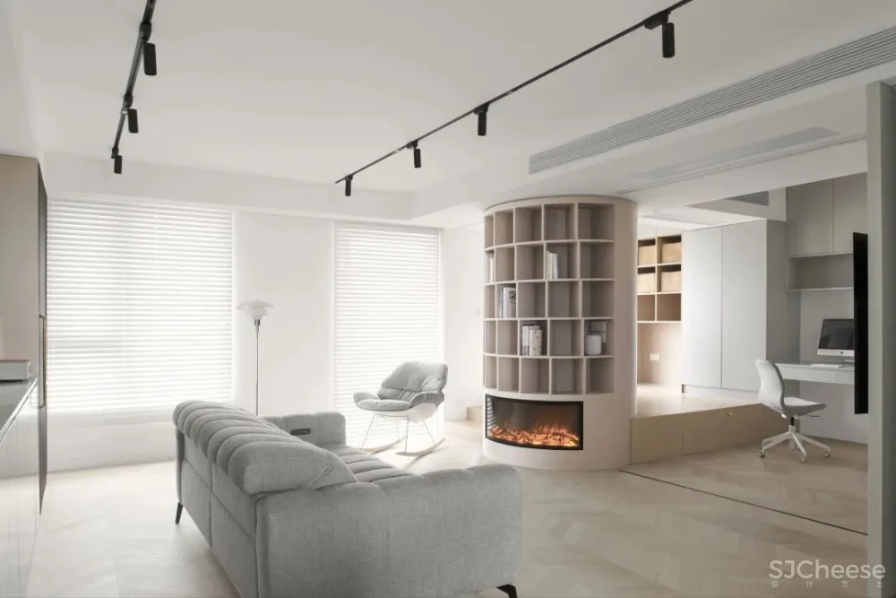 惊奇!他们在房中央造了个圆柱书架,折叠门 壁炉,串联起120㎡温暖通透家