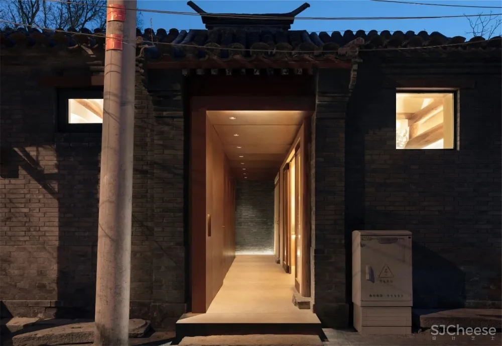 破旧大杂院改造成四合院民宿