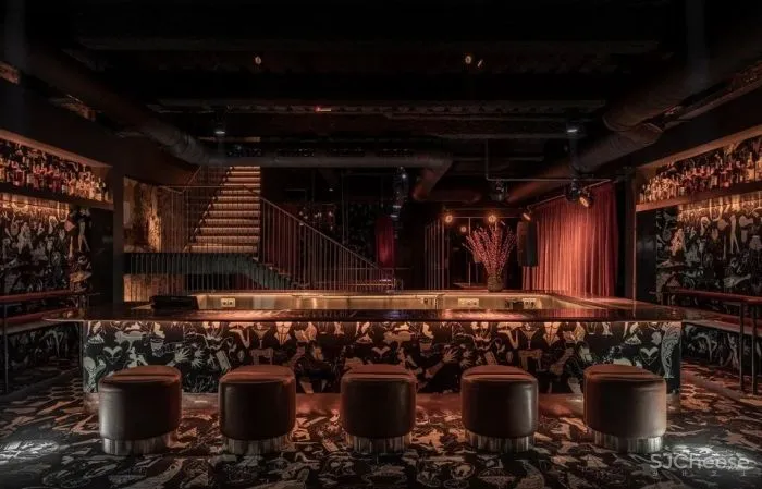 乌克兰历史中心的疯狂酒馆,六个楼层汇集了五家不同风格的酒吧及餐厅 YOD design Lab