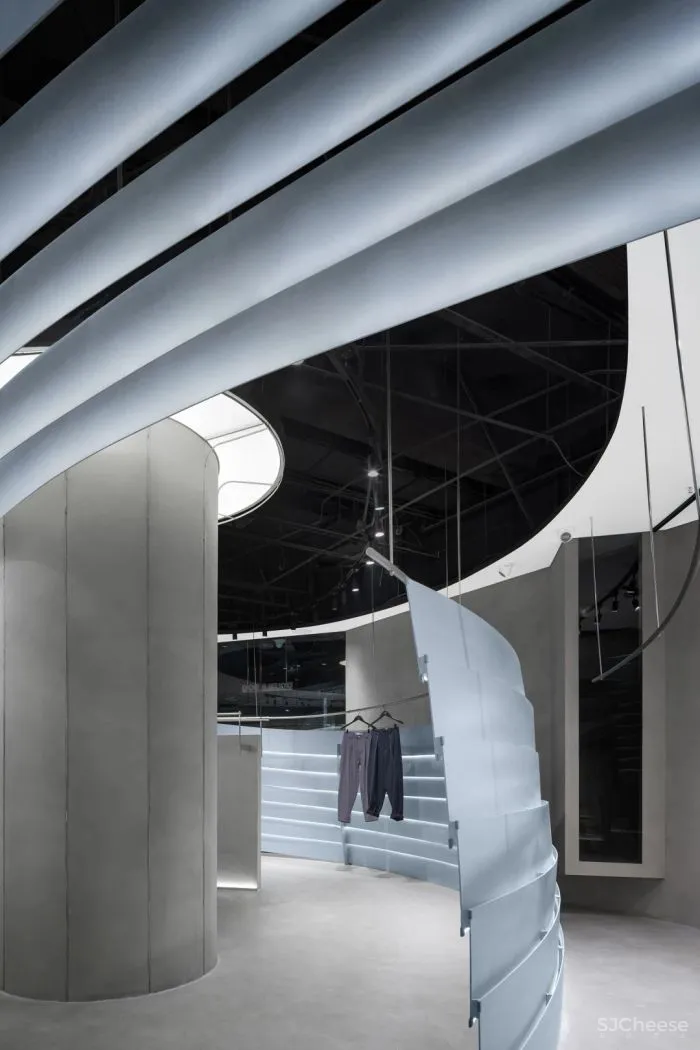 常凯生:莫比乌斯环形缠绕的新体验空间