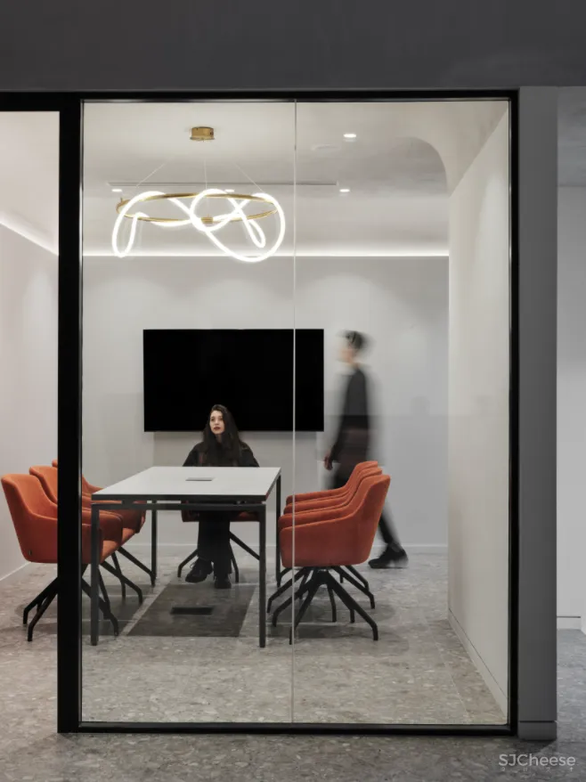 在办公室就能体验登陆太空，竟然有点炫酷！996也能愉快工作了？