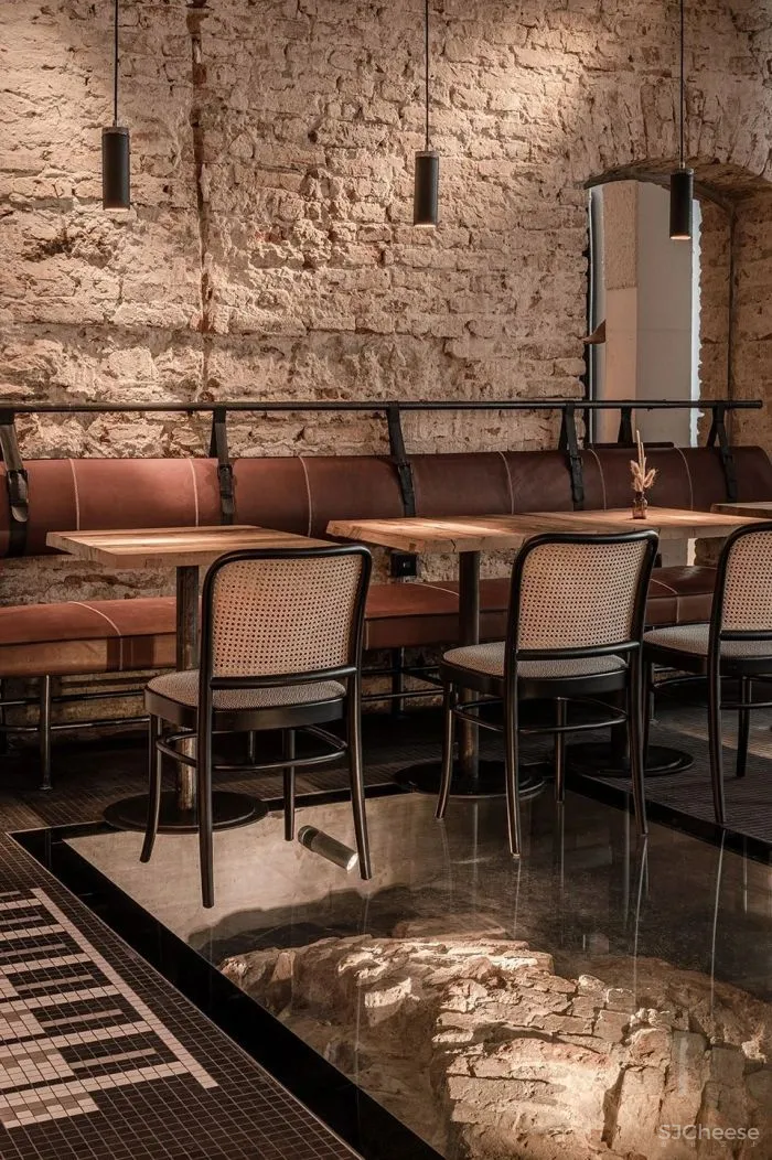 乌克兰历史中心的疯狂酒馆,六个楼层汇集了五家不同风格的酒吧及餐厅 YOD design Lab