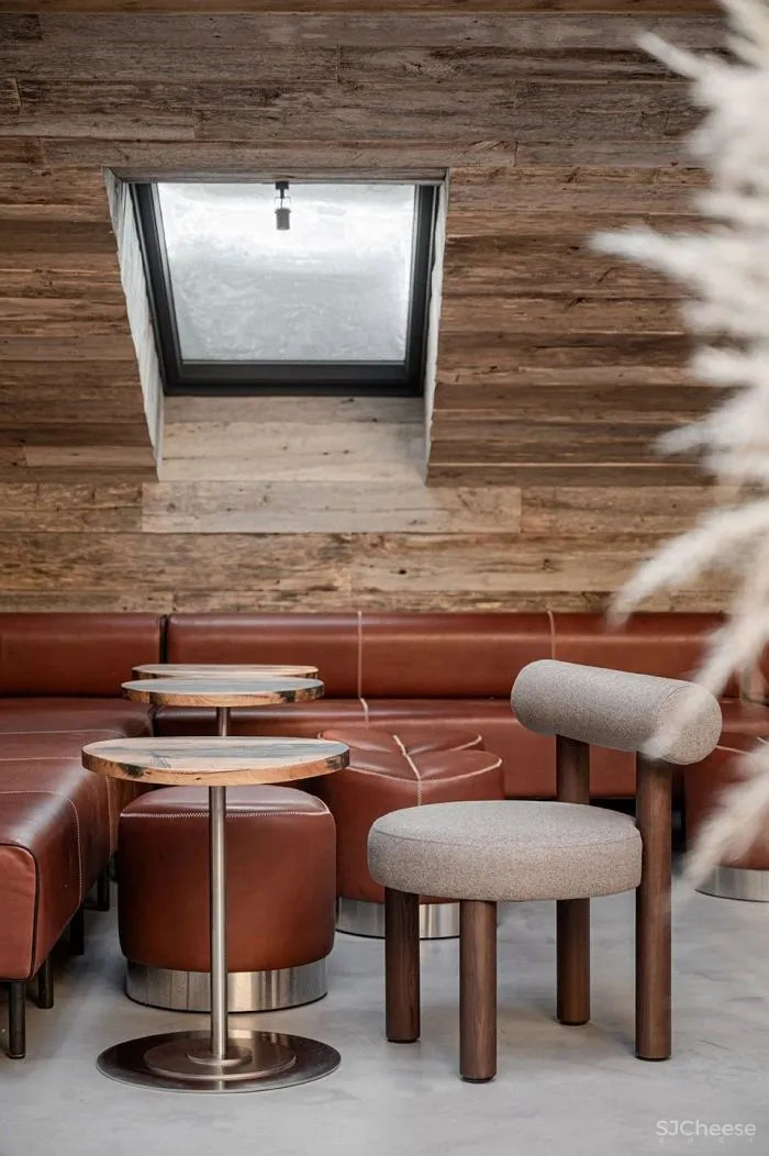 乌克兰历史中心的疯狂酒馆,六个楼层汇集了五家不同风格的酒吧及餐厅 YOD design Lab