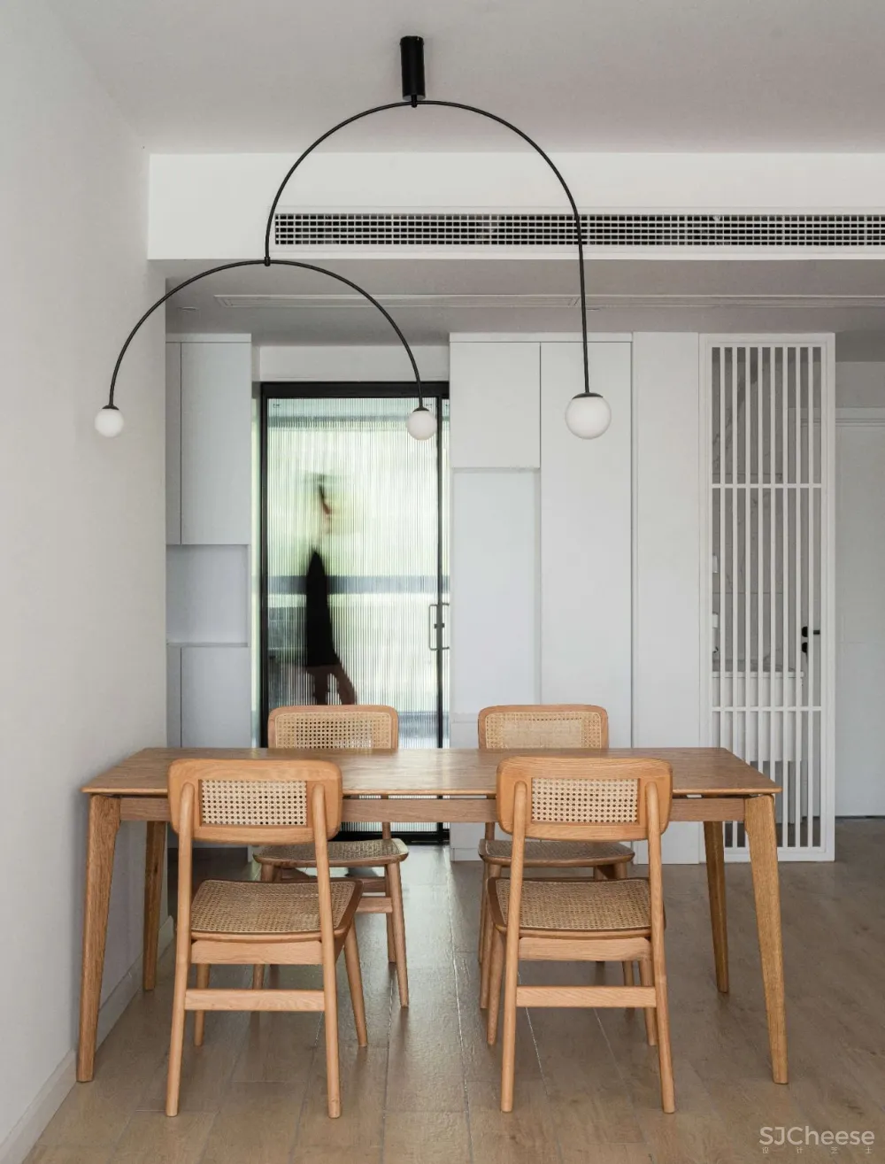 纯白与原木色系,回归家的质朴与纯粹 成都初一设计