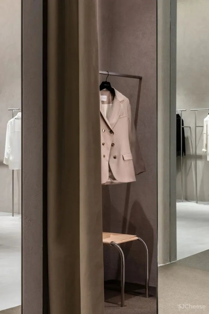 VIKTORIA - WOODS CHADSTONE FLAGSHIP BY GOLDEN.