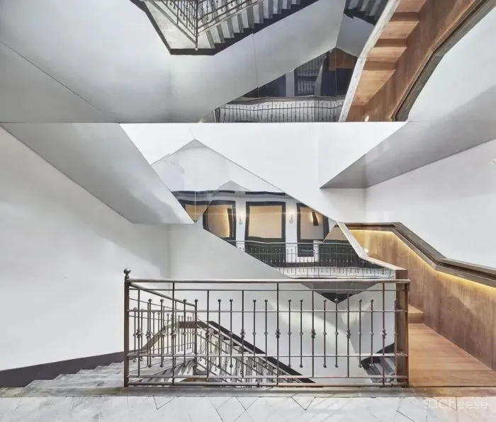 OHLAB-西班牙乡野里的复古电影屏幕!