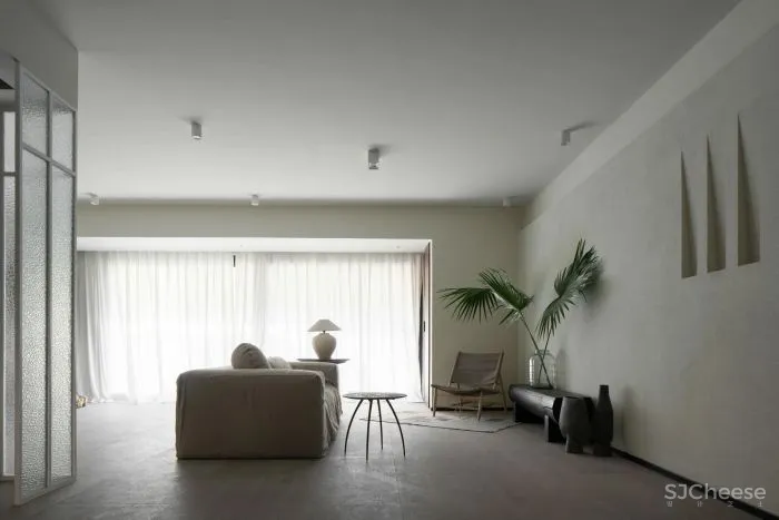 重庆146㎡三口之家,60w装成“赤贫风”,弧线、柚木、肌理,沉静而诗意!