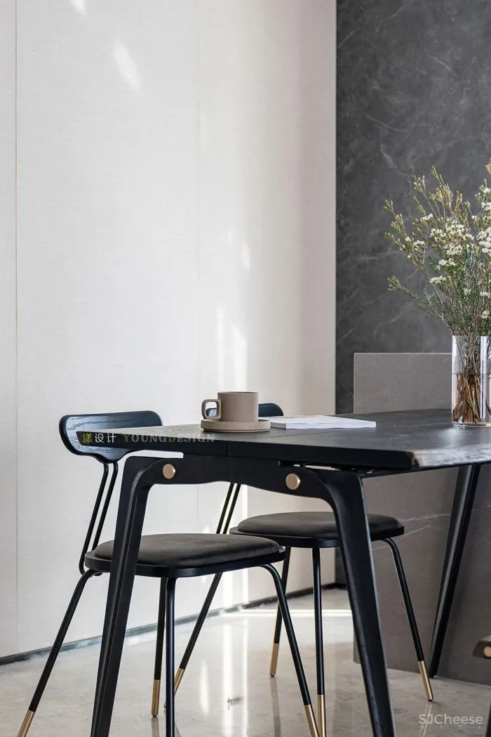 160㎡现代，深色端庄空间，简约舒适家具，营造出成熟稳重气质