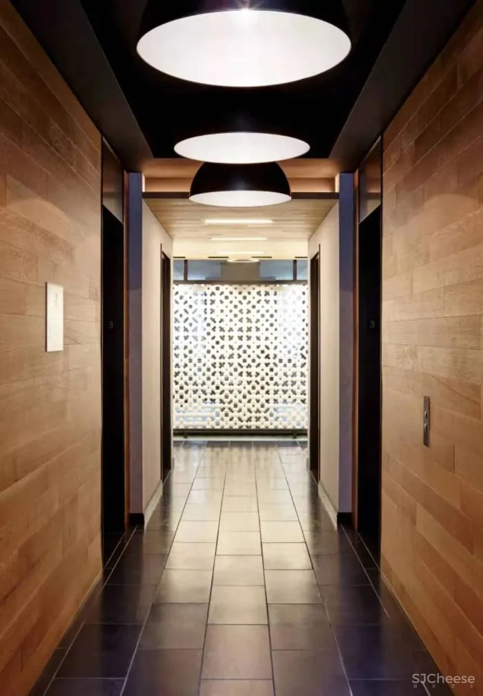 Kevin Dumais 低调奢华,一场来自中世纪的邂逅