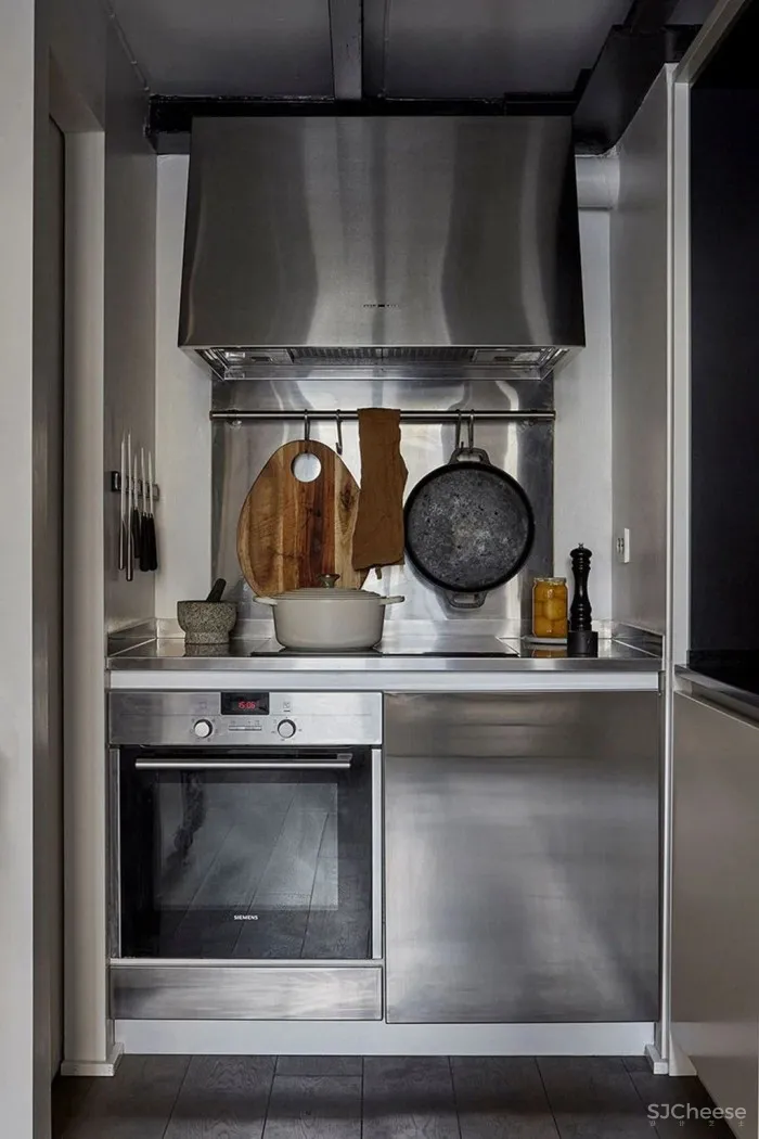 一位女性音乐家在斯德哥尔摩的夹层阁楼公寓（64平方米）