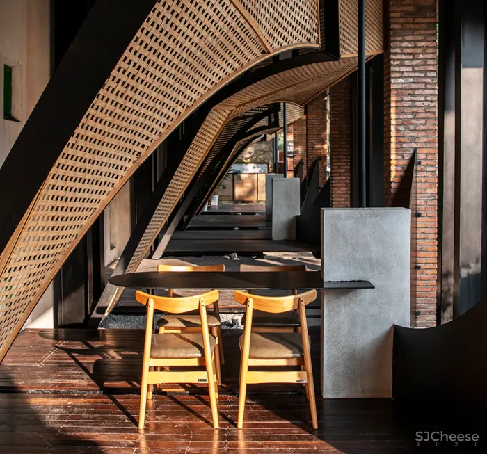 李聪 - 陈书灏 • 莫干山蚕种场｜历史保护建筑“化茧成蝶”