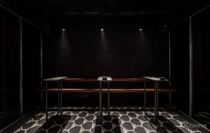 乌克兰历史中心的疯狂酒馆,六个楼层汇集了五家不同风格的酒吧及餐厅 YOD design Lab