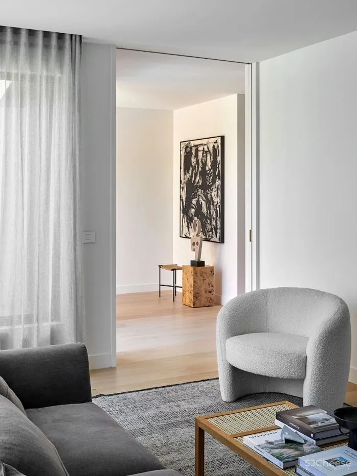 Webster 墨尔本住宅的自然平静