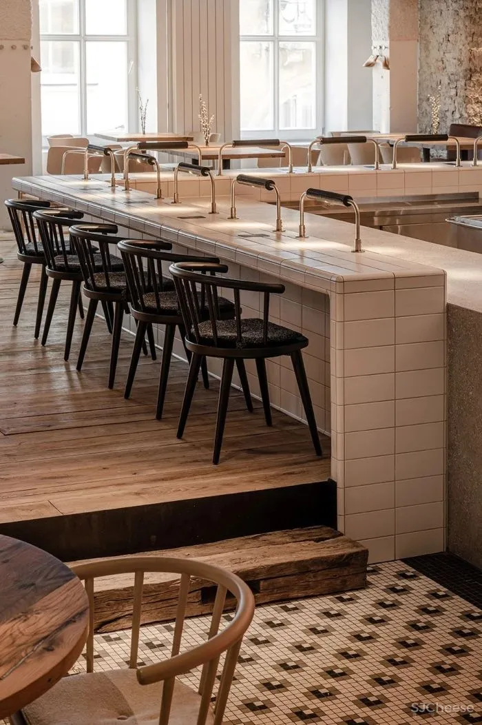 乌克兰历史中心的疯狂酒馆,六个楼层汇集了五家不同风格的酒吧及餐厅 YOD design Lab