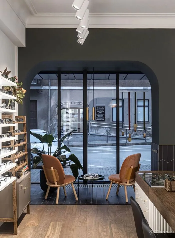 一个温馨家庭的氛围眼镜店设计