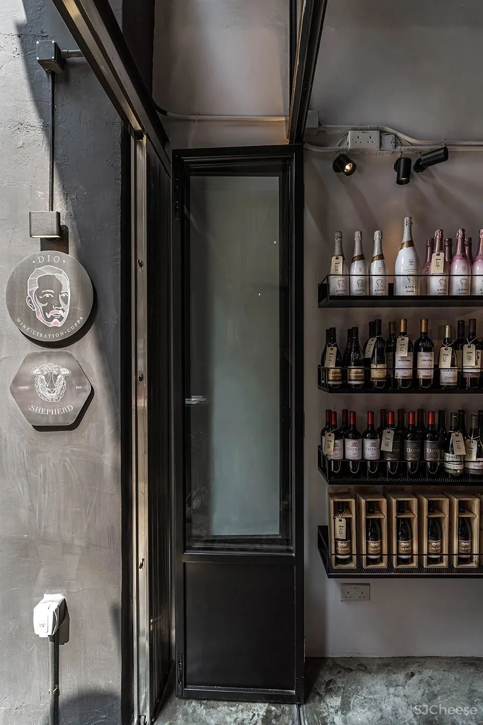 融入中环街景 Dio咖啡馆,香港