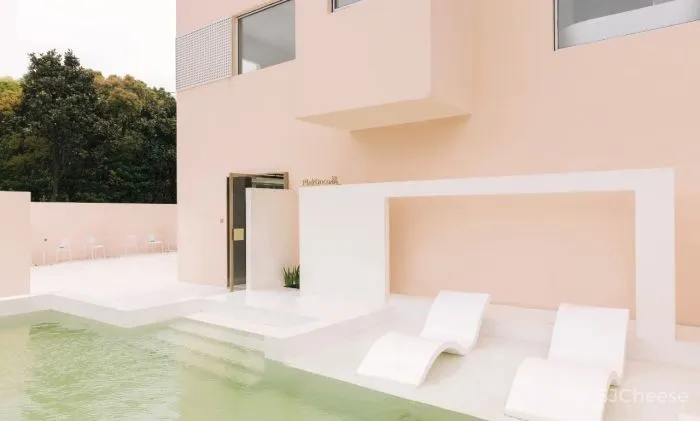 桃粉色ins风,温柔与硬朗的平衡 则问设计