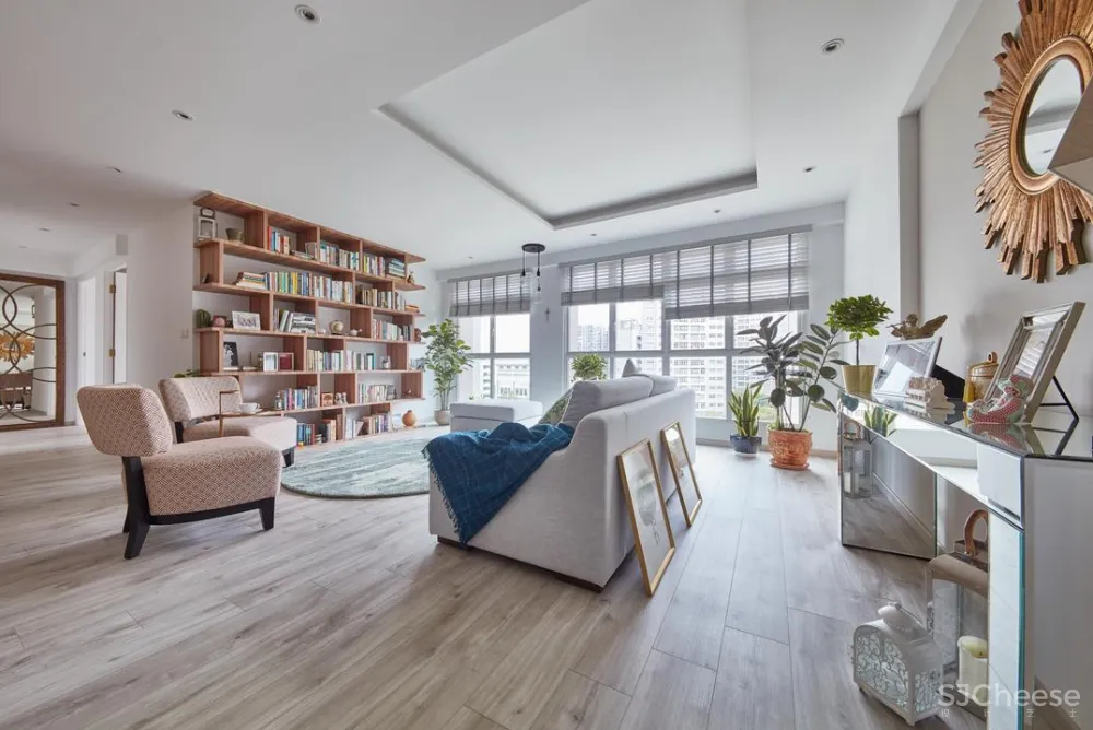 坚持“去客厅化”装修，打满墙书架又做大开间，102㎡宽敞又亮堂