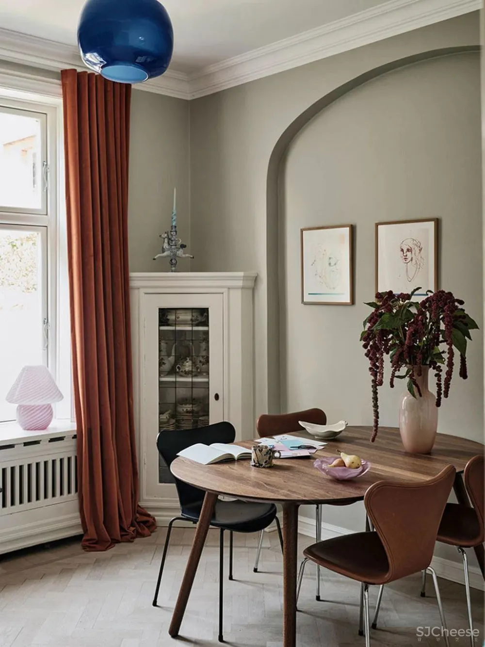 哥本哈根春天色彩柔和的斯堪的纳维亚时尚公寓