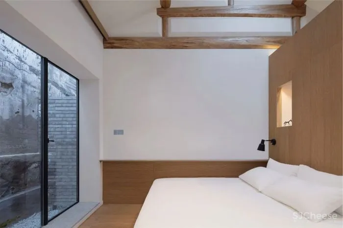 破旧大杂院改造成四合院民宿