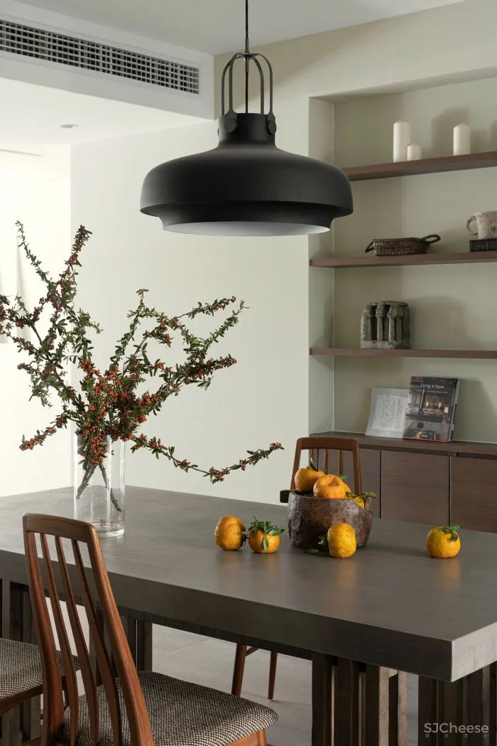 重庆146㎡三口之家,60w装成“赤贫风”,弧线、柚木、肌理,沉静而诗意!