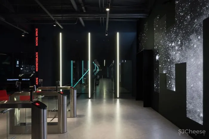 运动的不同维度 莫斯科Kometa Black健身俱乐部