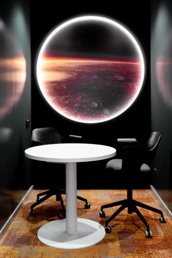 在办公室就能体验登陆太空，竟然有点炫酷！996也能愉快工作了？