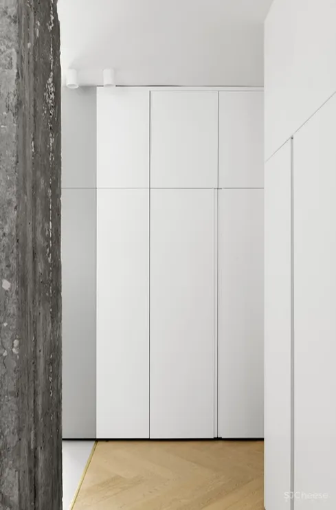 一间由储藏室改成的公寓,从拆除隔墙到色彩提亮,完全看不出曾经的拥挤黑暗