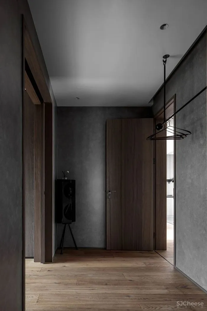 境壹设计丨 暗调咖啡,130㎡奢享一人居