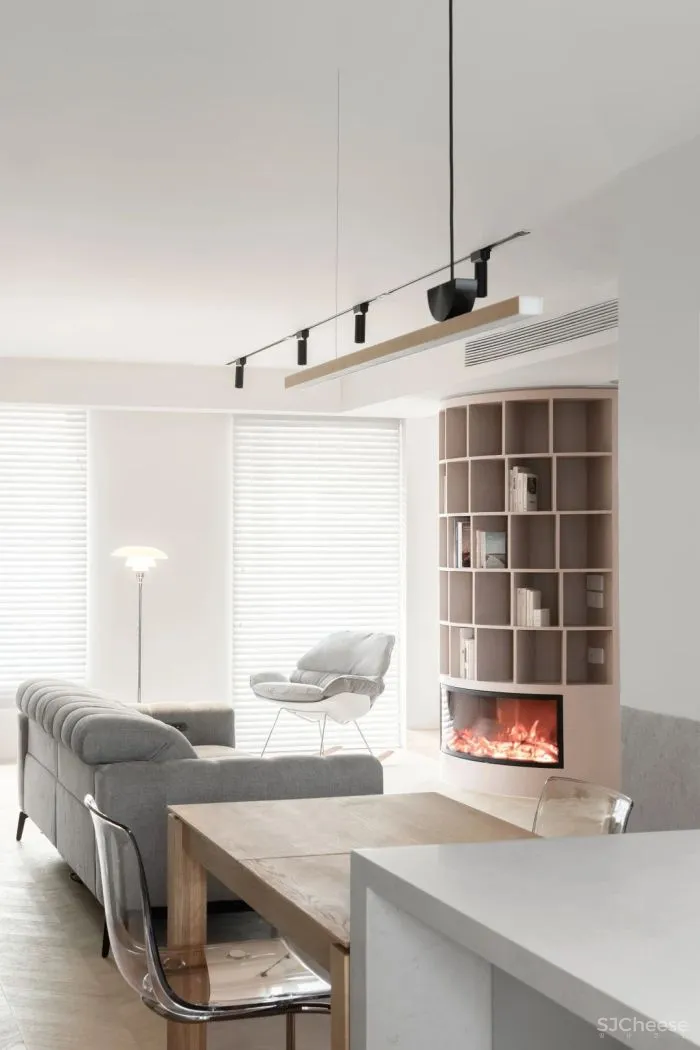 惊奇!他们在房中央造了个圆柱书架,折叠门 壁炉,串联起120㎡温暖通透家