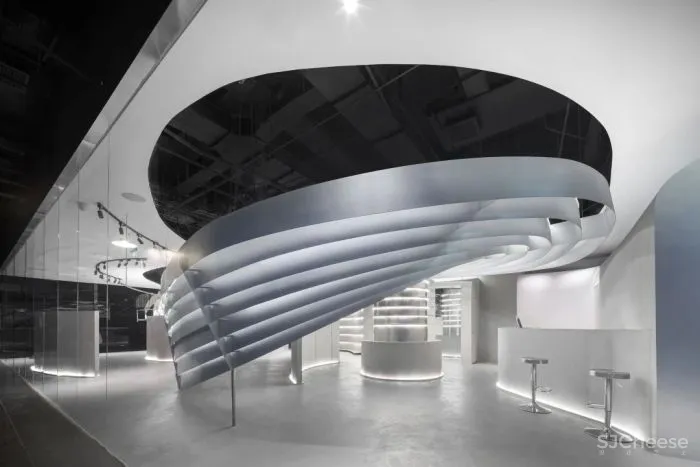 常凯生:莫比乌斯环形缠绕的新体验空间