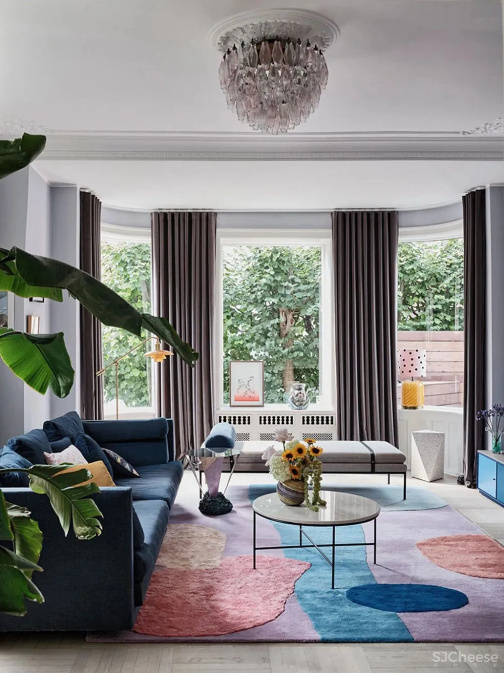 哥本哈根春天色彩柔和的斯堪的纳维亚时尚公寓