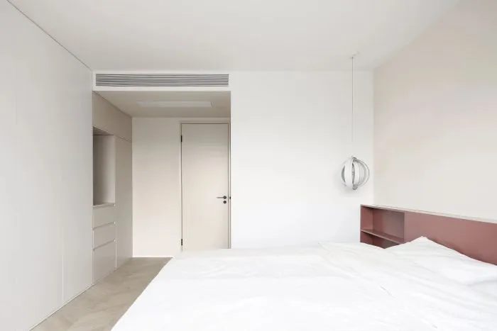 惊奇!他们在房中央造了个圆柱书架,折叠门 壁炉,串联起120㎡温暖通透家