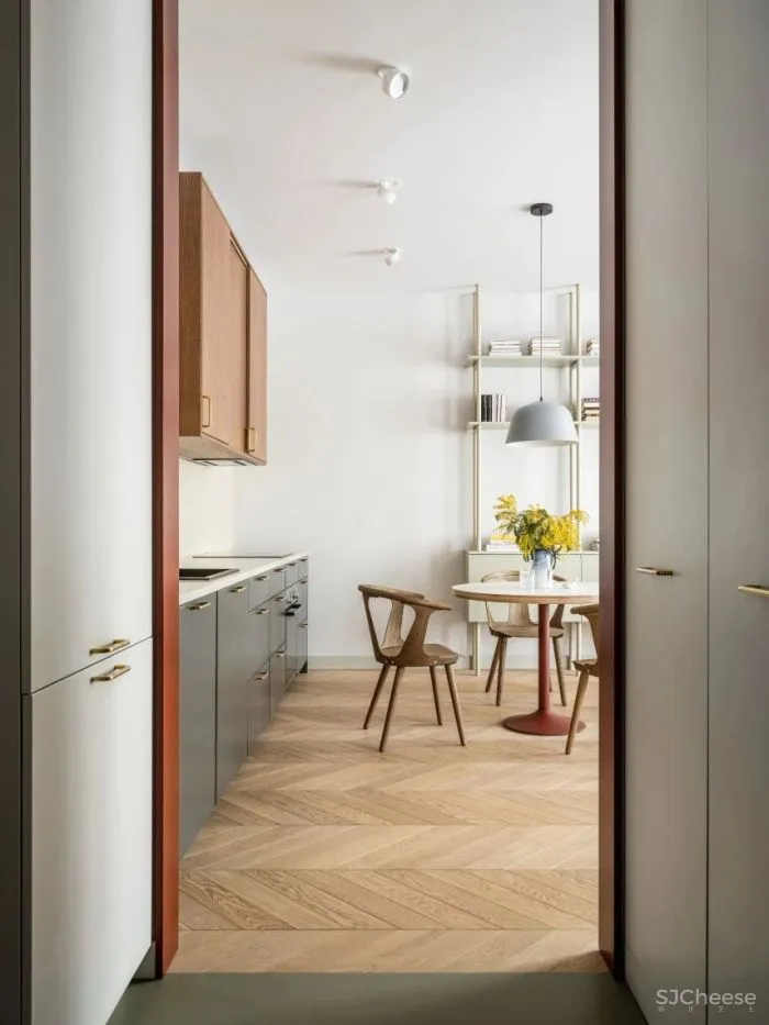 二人世界如此惬意，窝在家里也是一种幸福