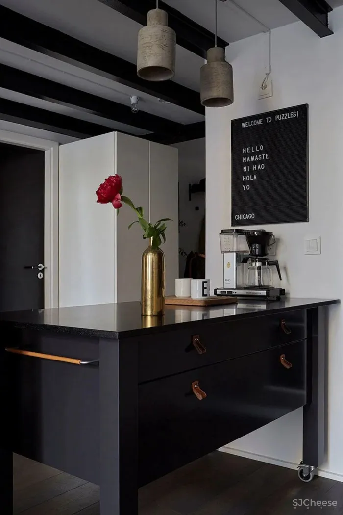 一位女性音乐家在斯德哥尔摩的夹层阁楼公寓（64平方米）