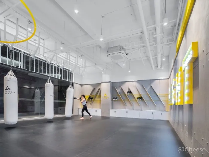 多维线条打造健身空间新体验