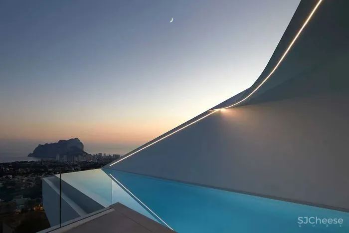 极简住宅设计，屋檐下的那抹灯带是最好的风景