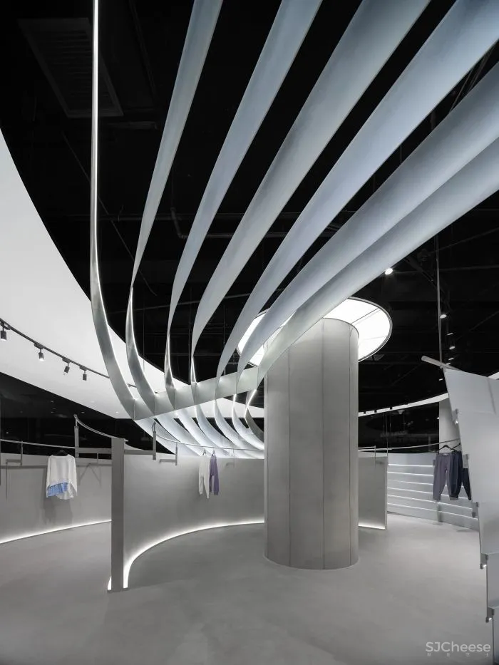 常凯生:莫比乌斯环形缠绕的新体验空间