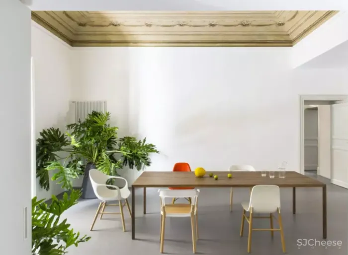 这座百年住宅不仅有精致的穹顶与复古的花砖,也拥有清爽利落的现代气息