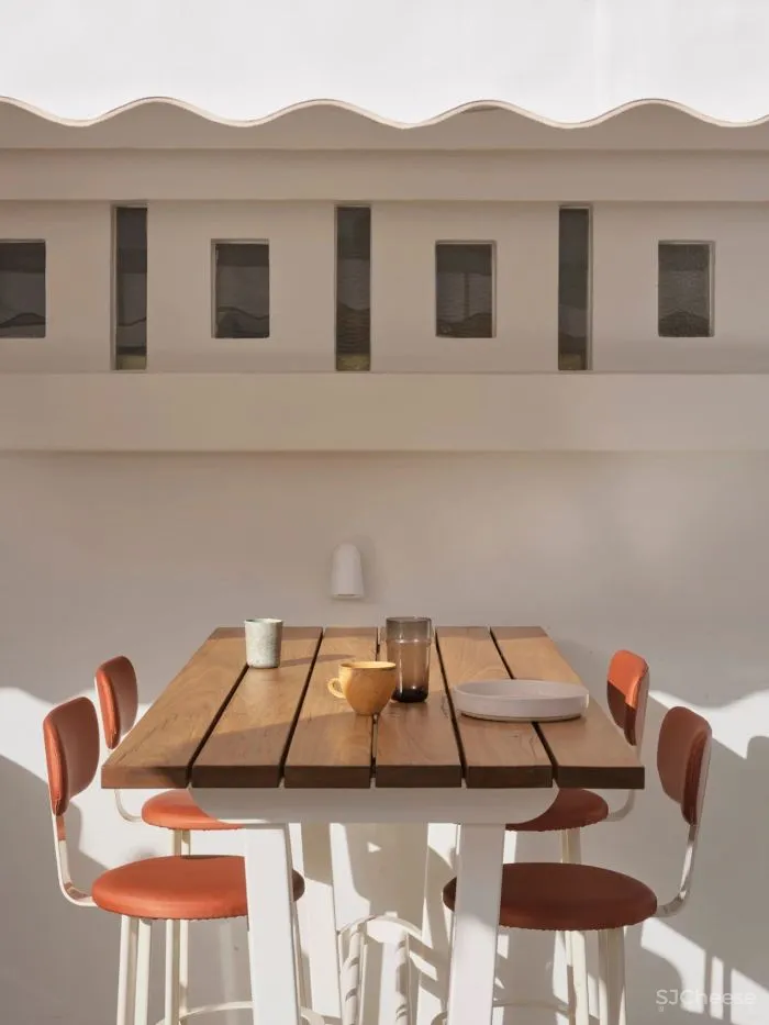 HARBORD HOTEL RENOVATION BY ALEXANDER - CO.