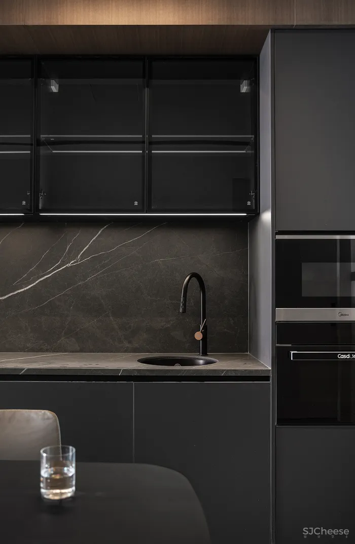 新作丨 夏承龙:240㎡极简私宅,克制而热烈!