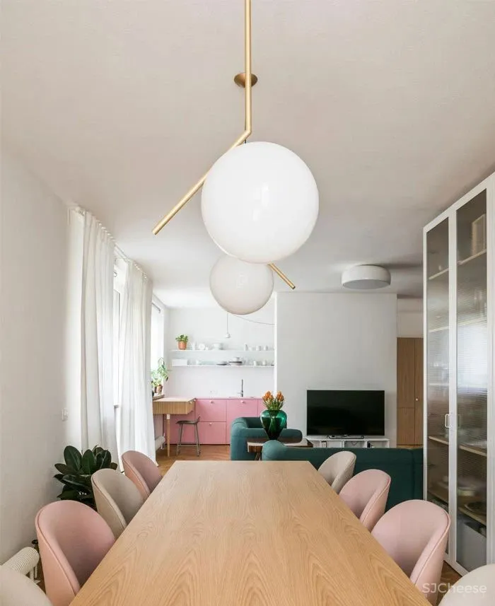 四室变一室,不仅十分和谐,还因为色彩的搭配变得灵动有趣