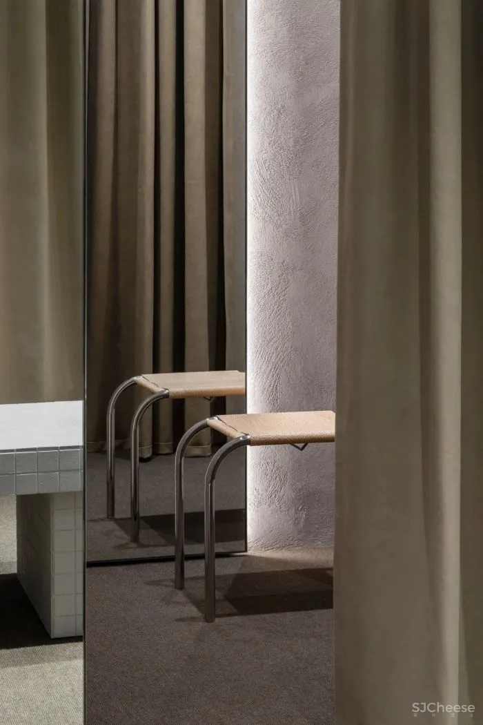 VIKTORIA - WOODS CHADSTONE FLAGSHIP BY GOLDEN.