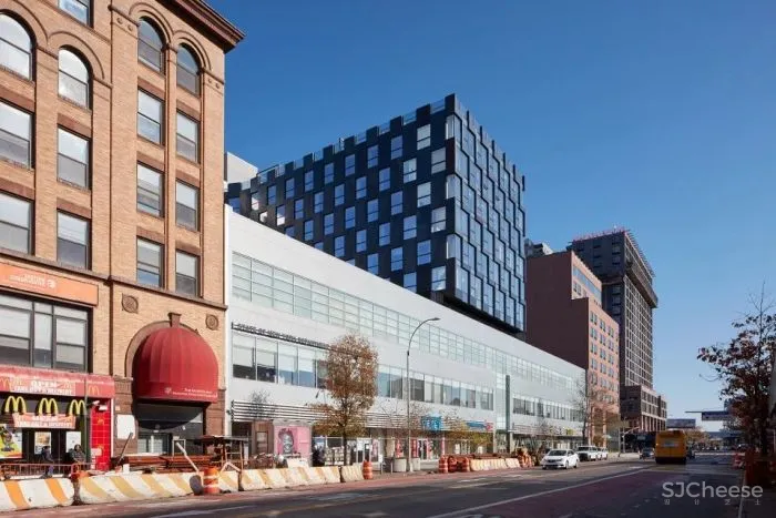 BIG新作 缓缓倾斜的立面 The Smile多功能住宅楼